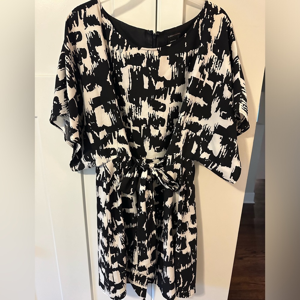 BCBG MAXAZRIA belted dress